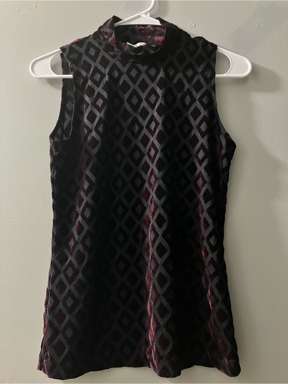 Alfani Black and Burgundy Velvet Geometric tank top